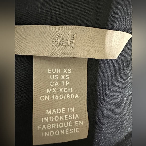 🛍️NWOT.Looks good with a belt! Sexy soft button up shirt dress Size XS - Picture 9 of 9